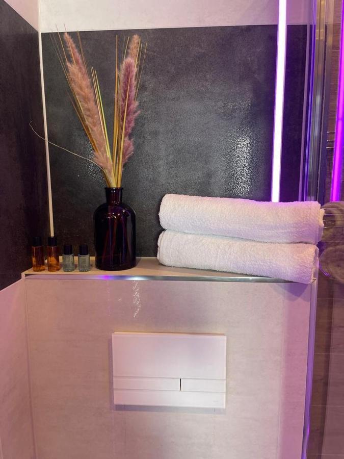 #4 Tgha Luxury One Bedroom Apartment In Athlone Bagian luar foto