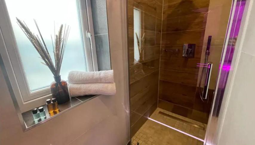 #4 Tgha Luxury One Bedroom Apartment In Athlone Bagian luar foto